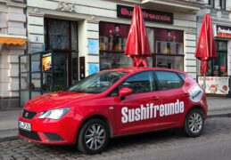 Schnell vor Ort. Eines unserer Lieferfahrzeuge | Sushifreunde Magdeburg Hasselbachplatz